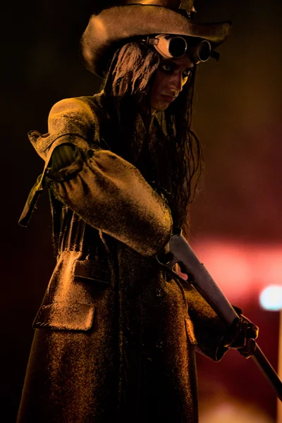 Look 2